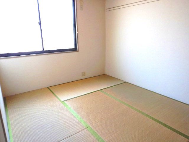 ガーデンハイツ武庫の寝室|使い勝手のいい寝室です