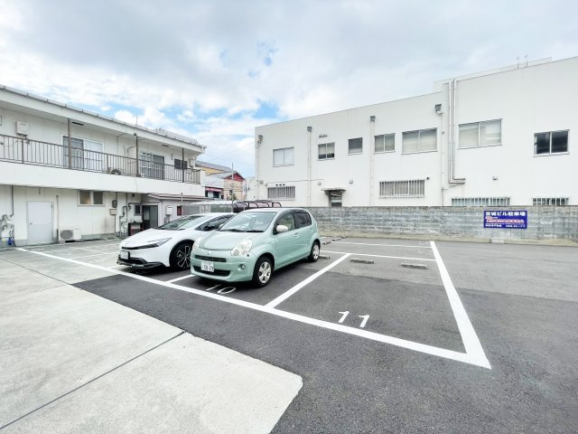 宮城ビルの駐車場
