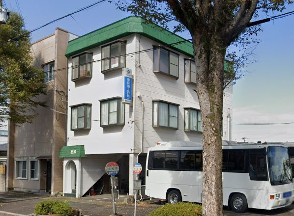 都城市小松原町のビルの外観