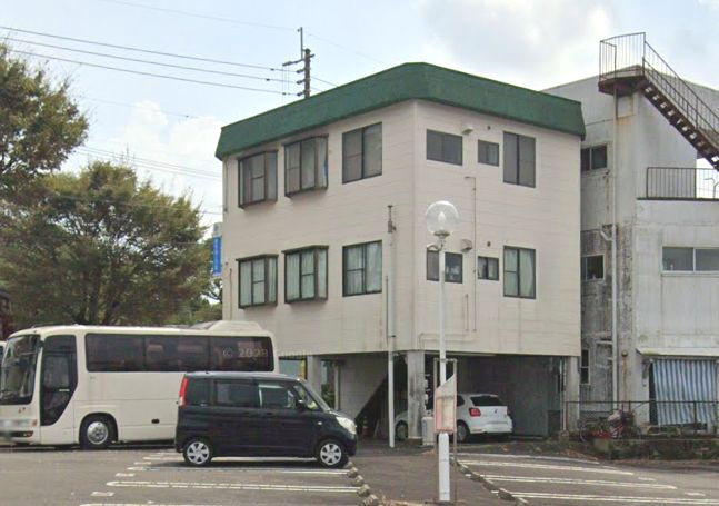 都城市小松原町のビルの外観