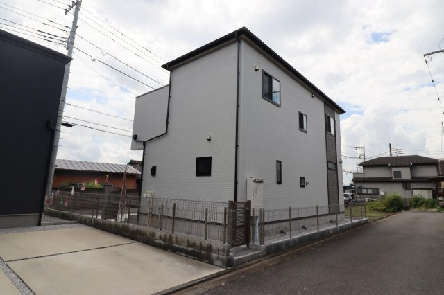 月々８万円台～　新築戸建　川越市安比奈新田の前面道路含む現地写真|北西側 4.2ｍ公道