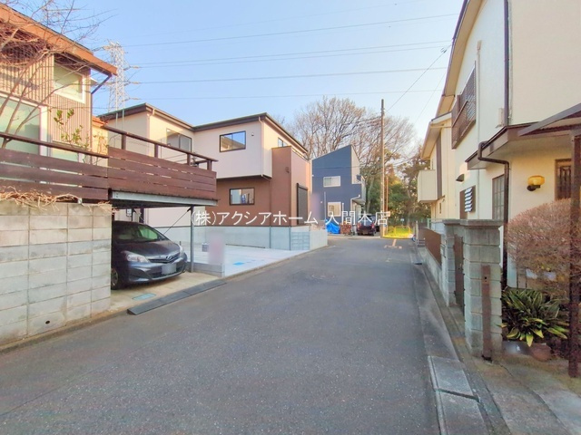 入間市上藤沢・全1棟　新築一戸建　～開放感のある角地～の前面道路含む現地写真