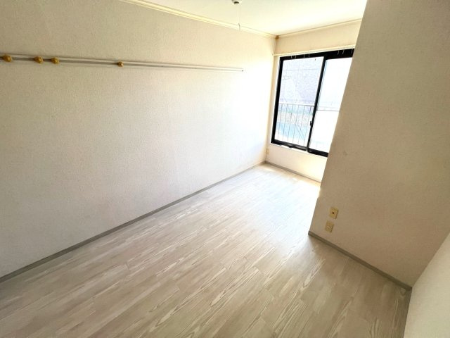 ハイツ新小平の居間・リビング|快適にシングルライフが送れます