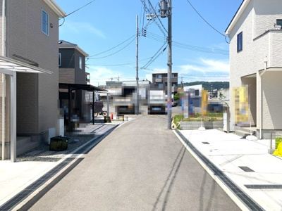 【前面道路含む現地写真】 | 池田市神田２丁目　新築戸建　１号棟
