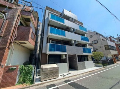 【外観】 | Ｖｅｒａｎｏ中野坂上 | 鉄筋コンクリート造のがっちりとした建物。