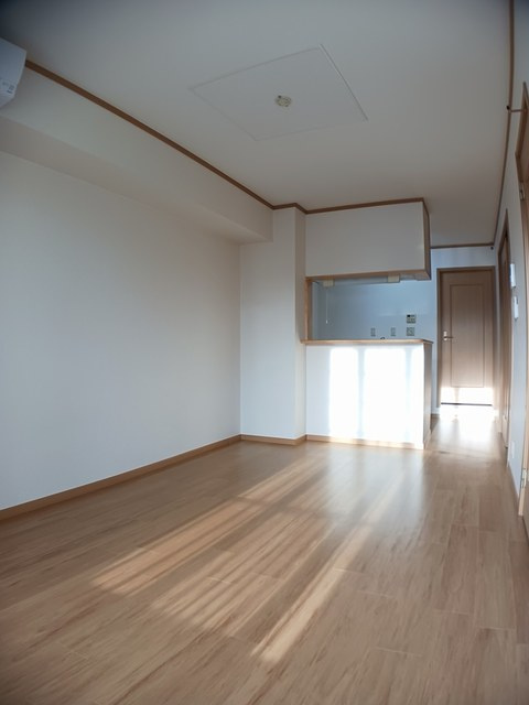 サンシャインスクエアの居間・リビング