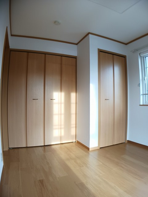 サンシャインスクエアの洋室