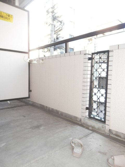 大阪市城東区成育２丁目の賃貸マンションのバルコニー