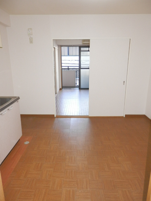 大阪市城東区成育２丁目の賃貸マンションの居間・リビング