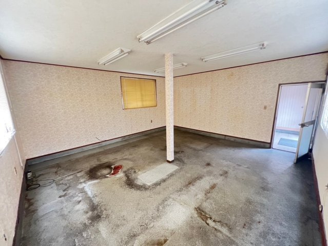 明大寺町貸店舗の内装