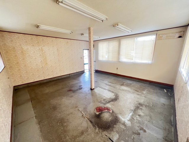 明大寺町貸店舗の内装