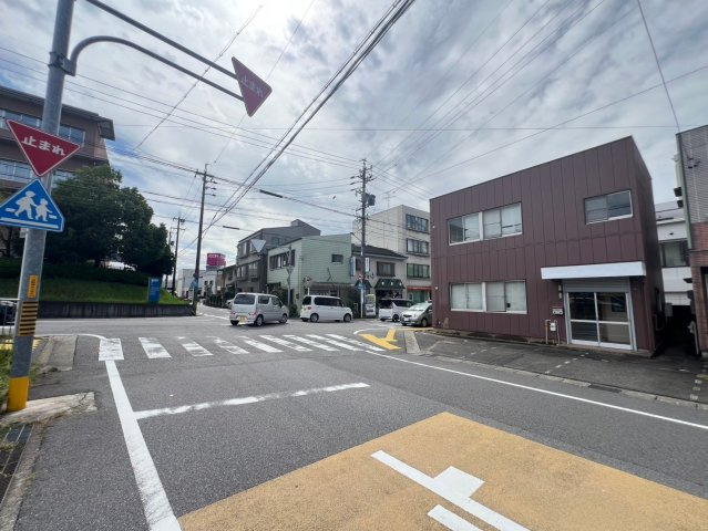 明大寺町貸店舗の駐車場