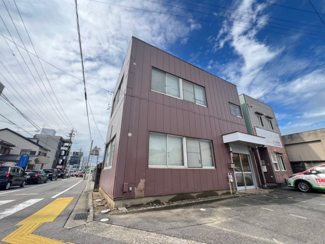 明大寺町貸店舗の駐車場