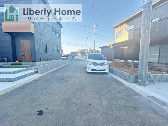 阿見町阿見　戸建の前面道路含む現地写真