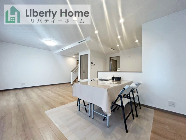 阿見町阿見　戸建の居間・リビング