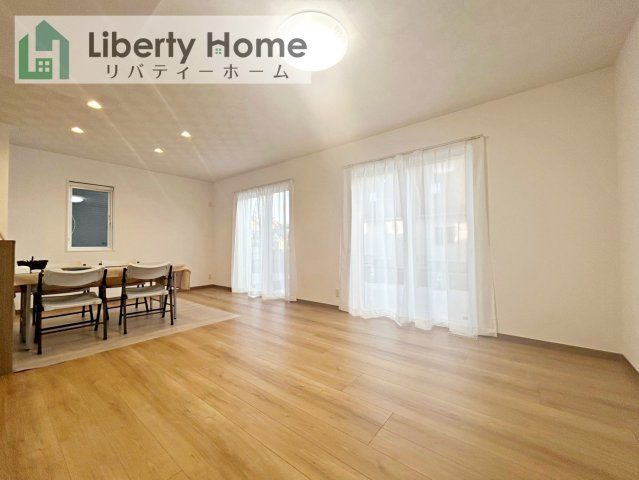 阿見町阿見　戸建の居間・リビング