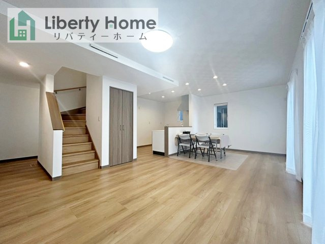 阿見町阿見　戸建の居間・リビング