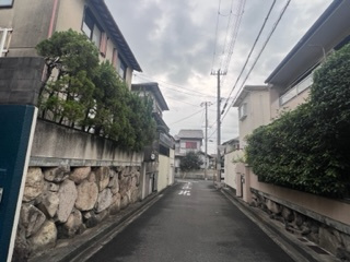 売土地　四條畷市岡山東5丁目の前面道路含む現地写真