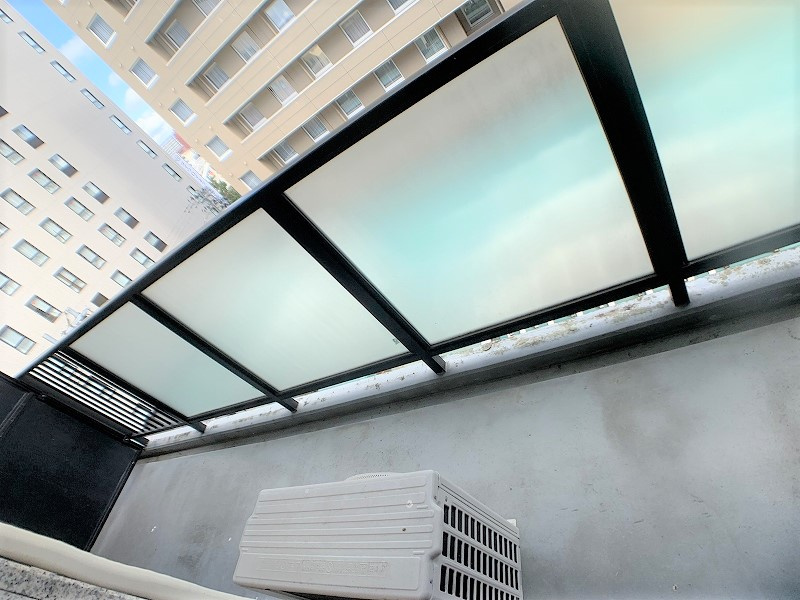 第６甚ビルのバルコニー