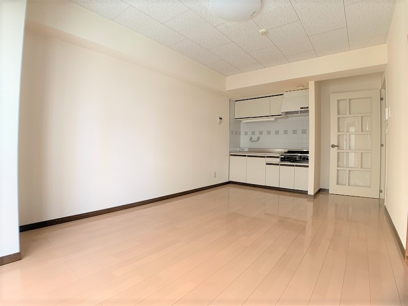 第６甚ビルの居間・リビング