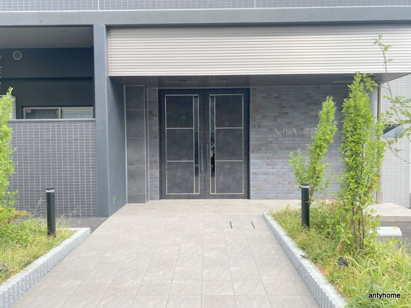 アルティザ淡路　仲介手数料無料のエントランス