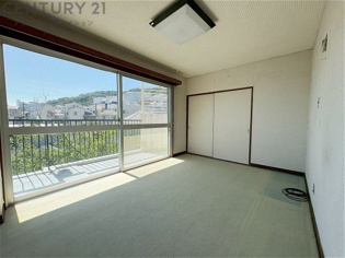 創造性や成長を促す遊びの空間を提供。学習や趣味に集中できる環境を整えます。個別のプライベートスペースは自己表現と自立心を育み、心地よい睡眠環境を整えリラックスできる場所を提供。
