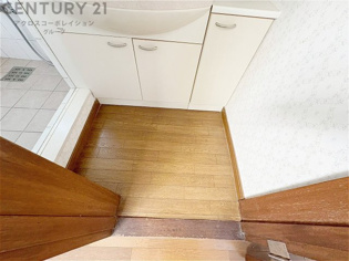 衣服の収納や脱ぎ着や整理整頓がしやすく、湿った衣類を乾燥させるスペースがありカビや臭いの発生を防ぎます。床の汚れを他の部屋に持ち込まず清潔を保つことができます。また快適な入浴環境の整備にも役立ちます。