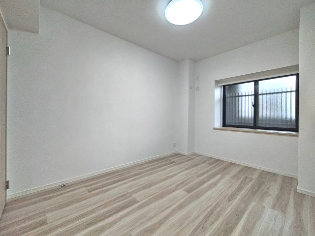 【洋室】ベルシュ青山新町 