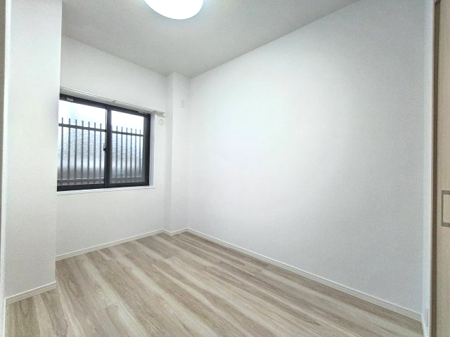 【洋室】ベルシュ青山新町 