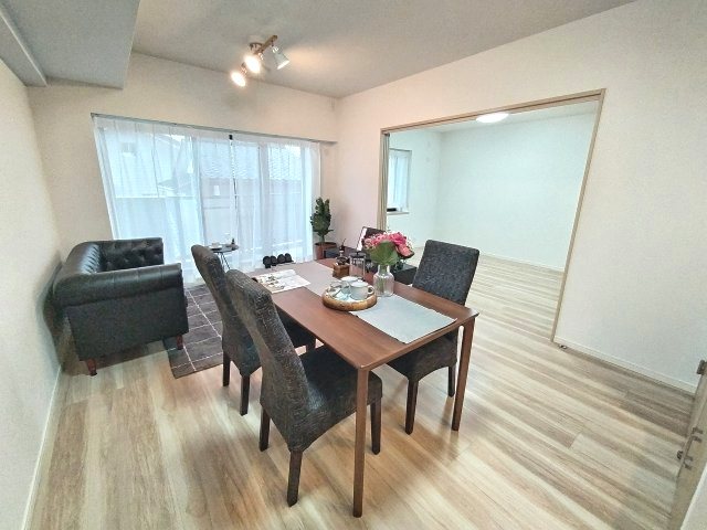 【居間・リビング】ベルシュ青山新町 