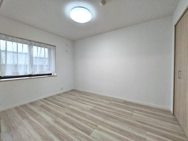 【洋室】ベルシュ青山新町 