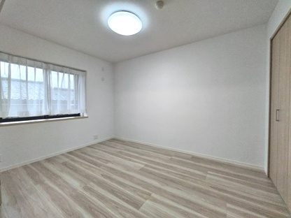 【洋室】ベルシュ青山新町 