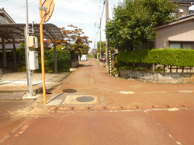 【前面道路含む現地写真】