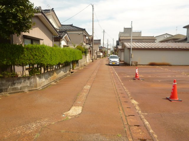 【前面道路含む現地写真】