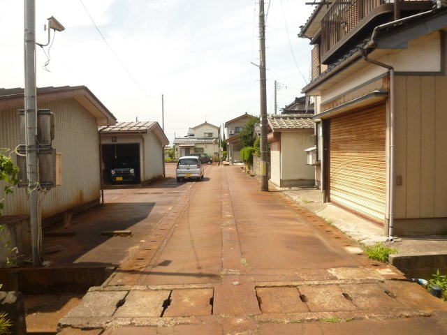 【前面道路含む現地写真】