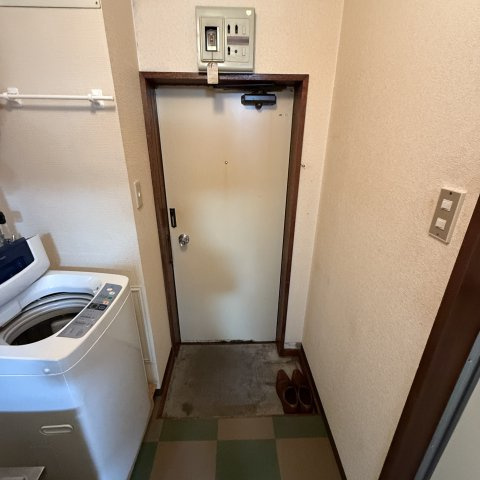 学）コーポ来夢の玄関