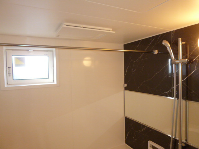 倉敷市連島町鶴新田のアパートの浴室|浴室乾燥機