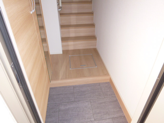 倉敷市連島町鶴新田のアパートの玄関