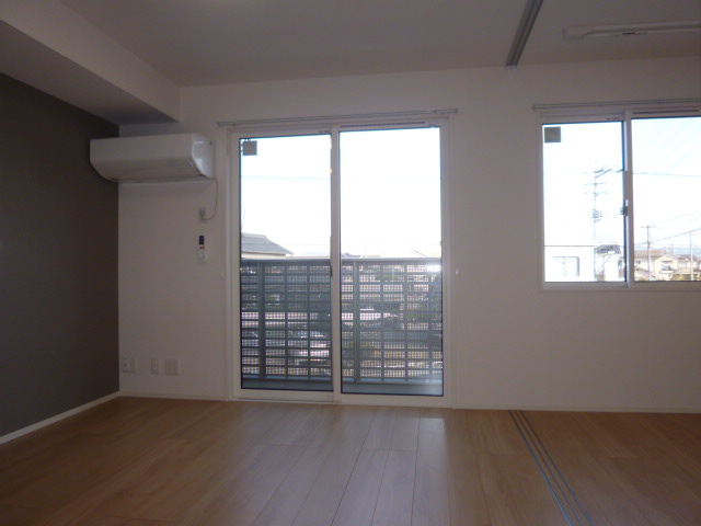 倉敷市連島町鶴新田のアパートの居間・リビング