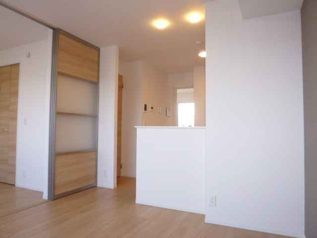 倉敷市連島町鶴新田のアパートの居間・リビング