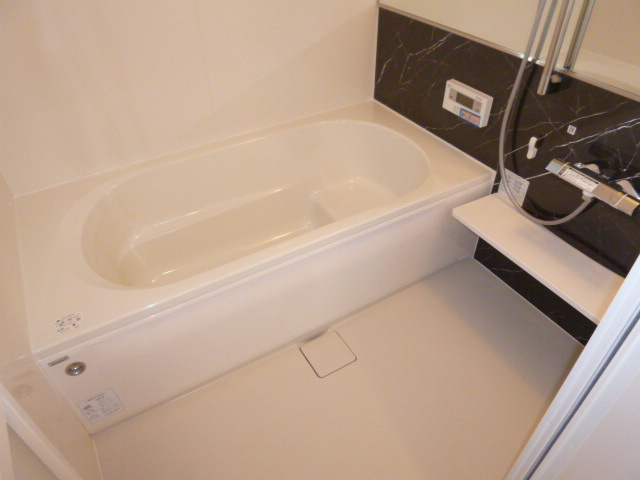 倉敷市連島町鶴新田のアパートの浴室|追い焚きバス