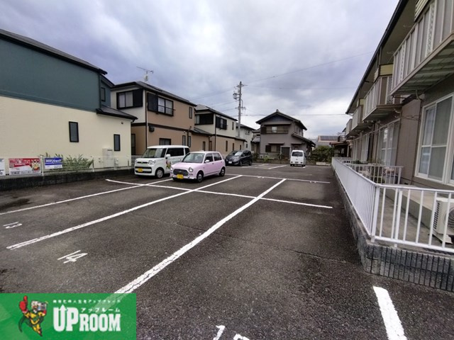 ブランニュー白山の駐車場