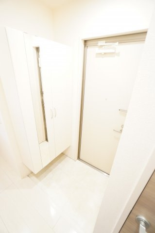 【玄関】 | プリマヴェーラ | ※同物件・反転タイプの写真です。