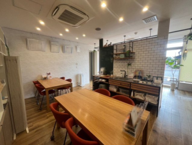 半城土中町店舗事務所の内装