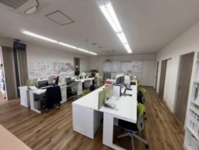 半城土中町店舗事務所の内装