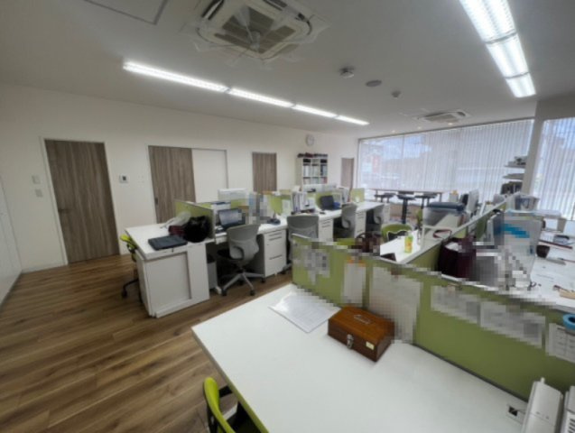 半城土中町店舗事務所の内装