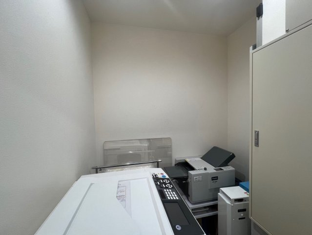 半城土中町店舗事務所の内装