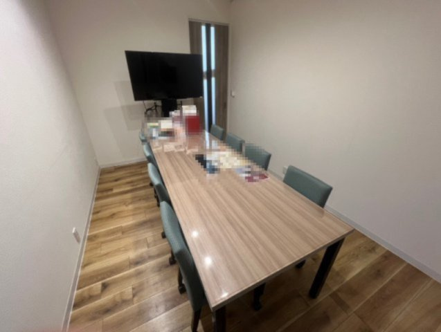 半城土中町店舗事務所の内装