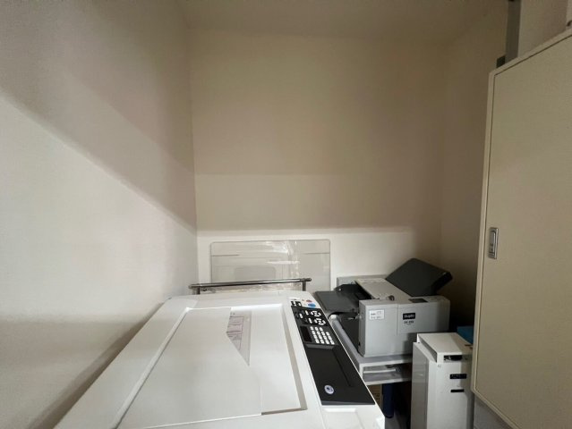 半城土中町店舗事務所の内装