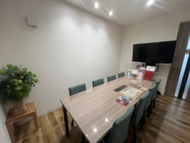 半城土中町店舗事務所の内装